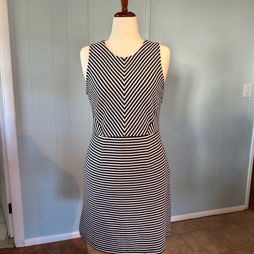 Old Navy Black and White Sheath Midi Dress